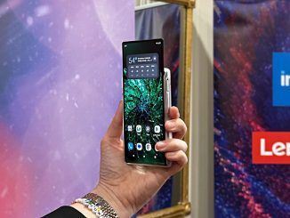 Motorola ha mostrado su prototipo de teléfono enrollable en el MWC 2023. Así pasa de 4 a 6,5 pulgadas de pantalla
