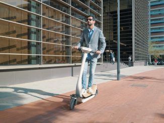 Alguien ha creado el patinete definitivo para prevenir accidentes. Cuesta lo mismo que un Seat Ibiza