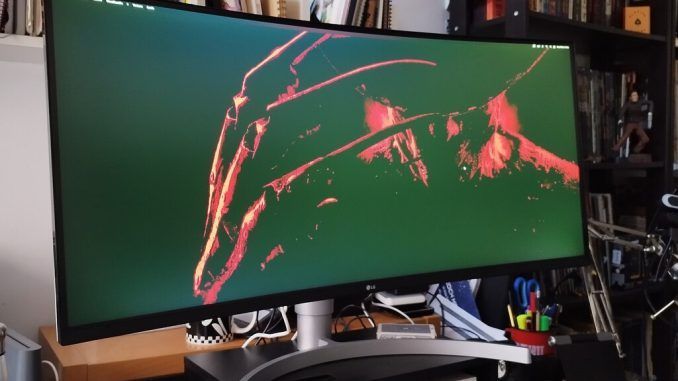 Trabajo escribiendo, llevo un año con monitor ultrawide y la revolución de mi día a día ha sido total