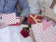 Los españoles, con pareja, gastarán una media de 105 euros en regalos en San Valentín