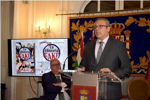 Madrid se volcó con Pedro Angulo en la presentación de ‘La Historia Fake’