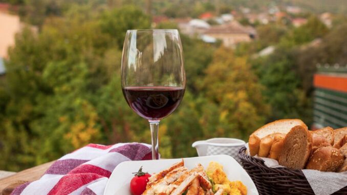 FEPET y la Universidad Complutense de Madrid organizan el primer curso de Comunicación Turística y Gastronómica