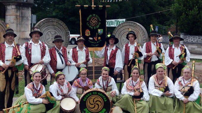 Sábado día 26 de julio coros ronda, pandereteras, gaitas, rabelistas y folk en la Plaza Duques de la Victoria de Ramales